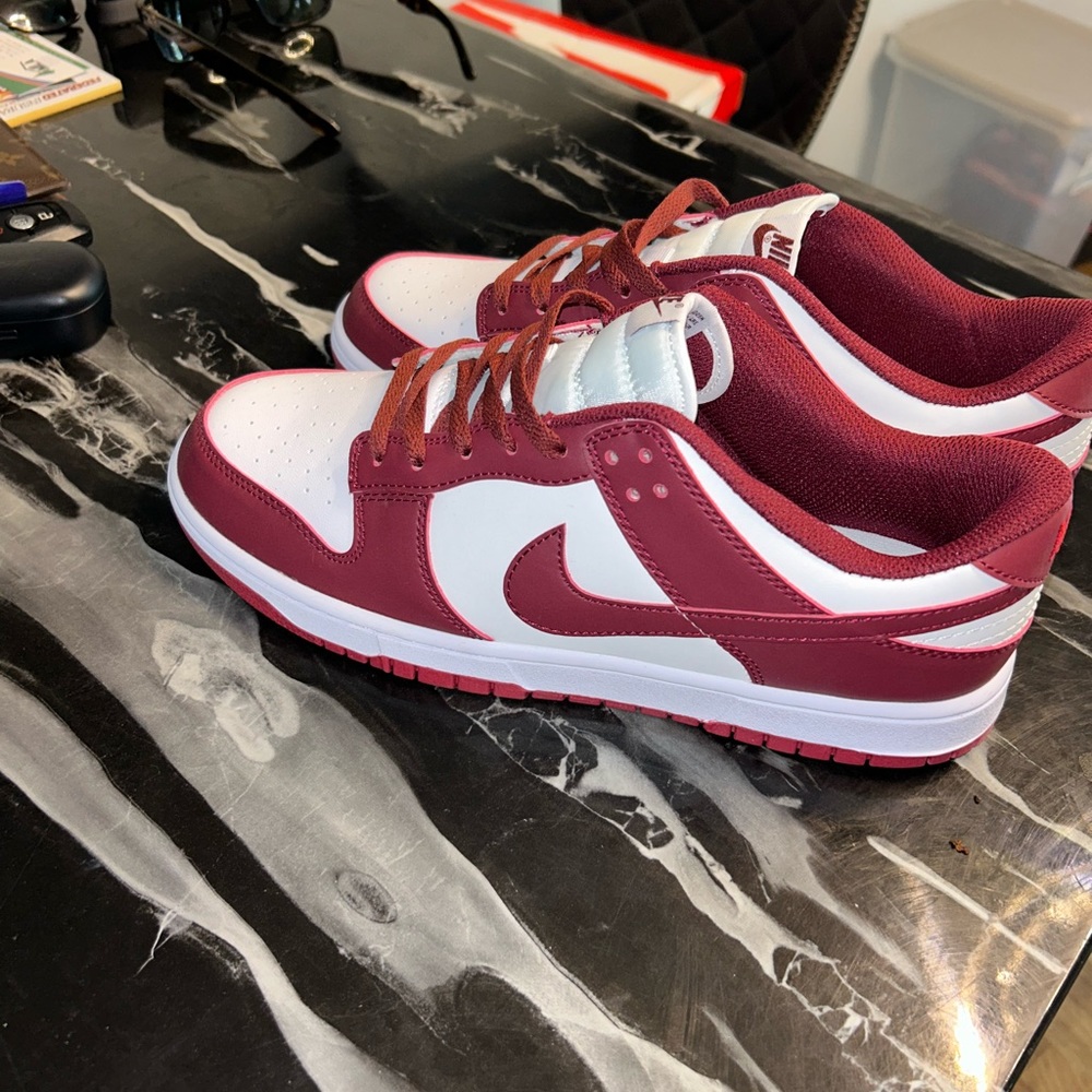 Nike Dunk Lows Maroon.
